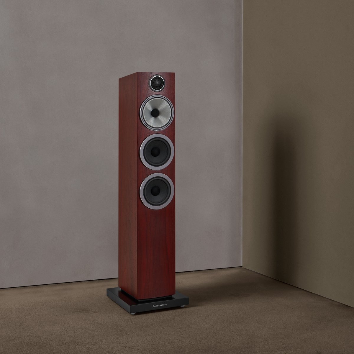 BowersWilkins's tweet photo. The elegant floorstanding 704 S3 loudspeaker is slimmer and easier to accommodate than ever.
#BowersWilkins #700Series #StudioSoundComesHome #audiophile https://t.co/LbcraWAZC4