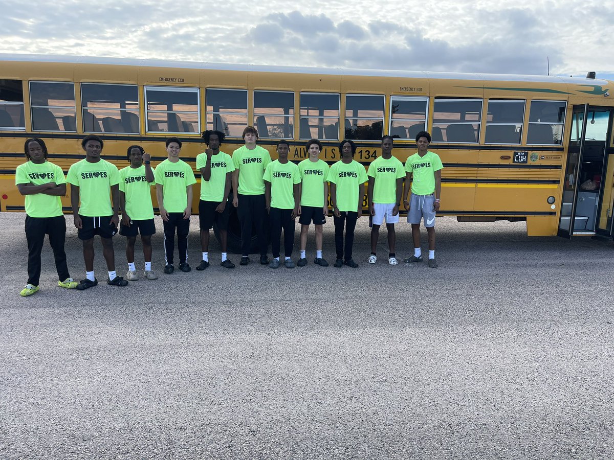 ManvelBasketbal's tweet photo. Had a great time serving @AlvinISD community today cleaning up trash at Briscoe Park. @HokaHeyBooster @ManvelHS https://t.co/udPDHINmxT