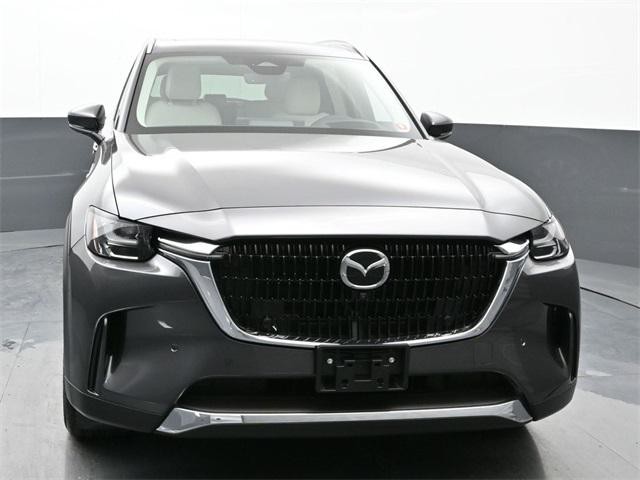 MazdaNewRochell's tweet photo. The 2024 Mazda CX-90 PHEV Premium Plus. Power, elegance, and sustainability in one package. 🔌🚗

✨Leather Seats 
✨Lane Keep Assist 
✨3rd Row Seat 

View the incredible MSRP offer at $58,920! ➡️https://t.co/heLPT3di4z
 #MazdaCX90PHEV #mazda #mazdalove #mazdalife #nyc #cars https://t.co/OzEpX6BGQ8