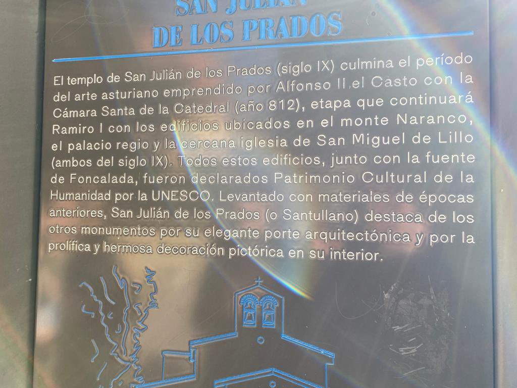 Teremendezusal's tweet photo. En Oviedo visitamos la iglesia de San Julián de los Prados, que se encontraba cerrada pero contaba con una breve explicación de su historia a sus puertas. #historiaEUMZA #hcyl https://t.co/Neok87q6c8