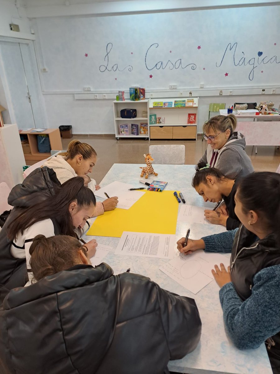 Obrim un espai d'escolta i participació dedicat a la comunitat gitana a través d'una dinàmica restaurativa, organitzada per la nostra promotora escolar d'<a href="/pereclosa/">Fundació Privada Pere Closa</a> i amb el suport de la coordinadora LIC del centre i la direcció. #Somlídersfemlíders