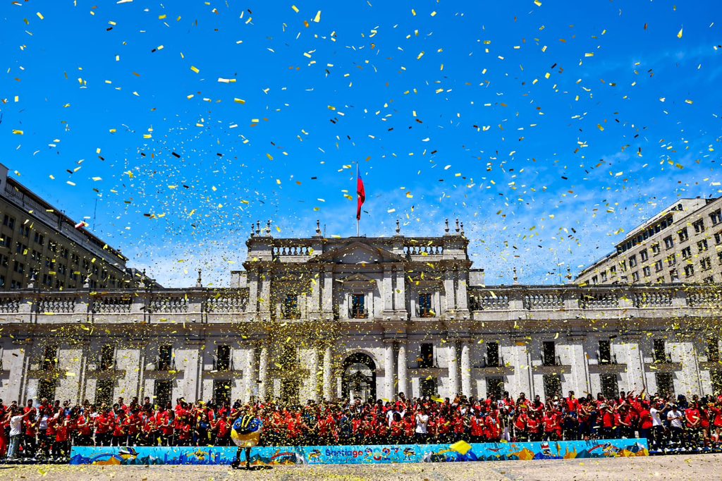 TeamChile_COCH's tweet image. 🤩 ¡ M A R A V I L L O S O ! 🤩

El Team Chile 🇨🇱 fue recibido en el Palacio La Moneda por el Presidente @GabrielBoric y miles de persona que se acercaron a saludar a nuestros deportistas ☺️☺️☺️.

¡Muchísimas gracias! 🫶🫶🫶

#VamosTeamChile ☺️