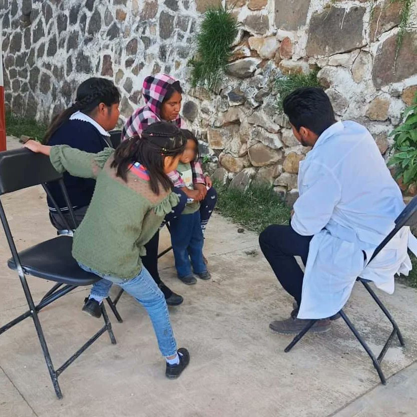 DIF_SanFelipe's tweet photo. 🚑💉🩺🦷Acercar los servicios de salud  a las comunidades más alejadas es una prioridad para esta administración. Con estos servicios acudimos a la comunidad de #SantaRitaDeLaCuesta

#JuntosPorTuFamilia
#TrabajandoARasDeTierra 
#DIFMunicipal
#SanFelipeDelProgreso https://t.co/ZnB0gcpPm7