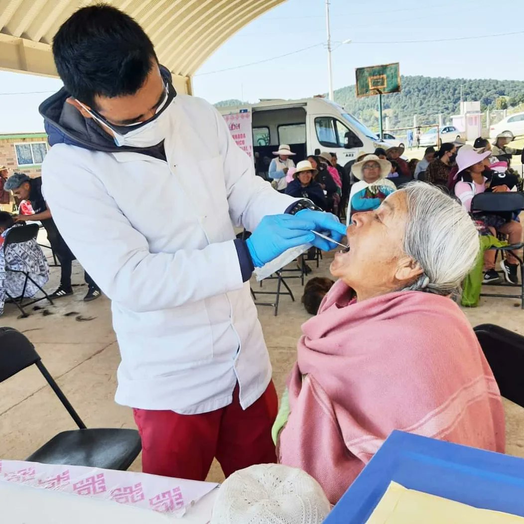 DIF_SanFelipe's tweet photo. 🚑💉🩺🦷Acercar los servicios de salud  a las comunidades más alejadas es una prioridad para esta administración. Con estos servicios acudimos a la comunidad de #SantaRitaDeLaCuesta

#JuntosPorTuFamilia
#TrabajandoARasDeTierra 
#DIFMunicipal
#SanFelipeDelProgreso https://t.co/ZnB0gcpPm7