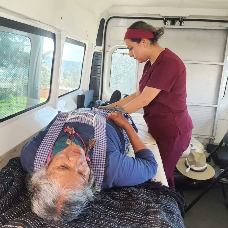 DIF_SanFelipe's tweet photo. 🚑💉🩺🦷Acercar los servicios de salud  a las comunidades más alejadas es una prioridad para esta administración. Con estos servicios acudimos a la comunidad de #SantaRitaDeLaCuesta

#JuntosPorTuFamilia
#TrabajandoARasDeTierra 
#DIFMunicipal
#SanFelipeDelProgreso https://t.co/ZnB0gcpPm7