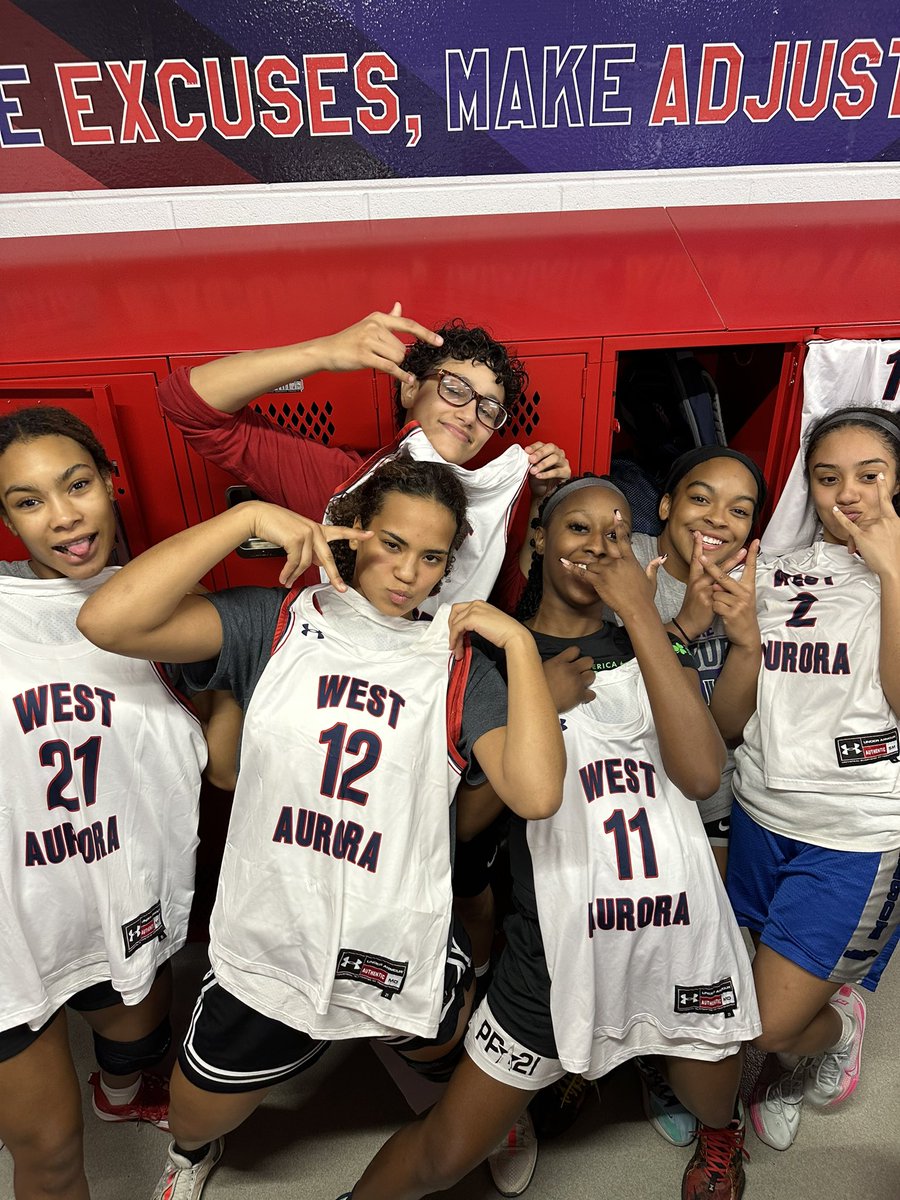 Gear Day for your Lady Blackhawks!!!!  We are set for this ‘23-‘24 season!   GO BLACKHAWKS 💙🤍❤️