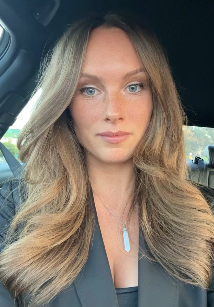 🕊️AGE GRACEFULLY, NATURALLY 🕊️

There is an 8 year difference between these 2 pictures 

Left: 2015, Right: Today

Without a single cosmetic procedure, injection, lift, removal… 

You too can achieve a truly vibrant physical and aural transformation 

Tips to implement:

💚 SELF