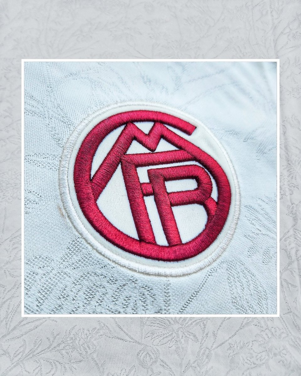 Dhem_boost's tweet photo. #KitOfTheDay @FCBayern, @FCBayernEN, @FCBayernUS; 23-24 ‘LFSTLR’ Kit by @adidasfootball; Bought from @adidasUS
#FCBayern / #Sponsorless / #AdidasFootball / #LFSTLRKit / #MadeForTheCulture / #MiaSanMia / #ImpossibleIsNothing / #PACKMAS / #München / #CreatedWithAdidas / #BadgePorn https://t.co/xPVvvF9ehf