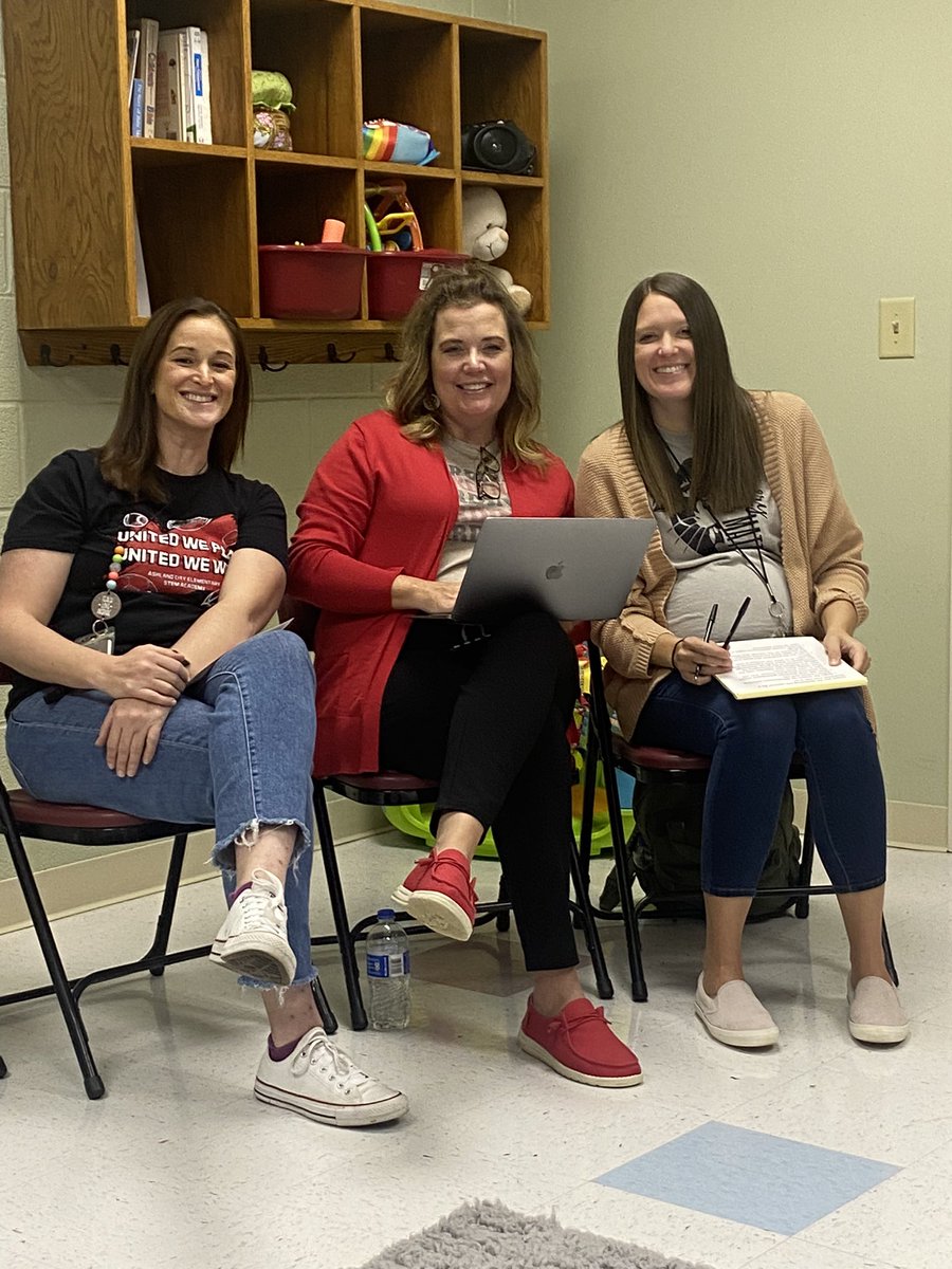 JasonPierschba2's tweet photo. Standards based grading talk at Ed camp. #edcampmidtn https://t.co/6wUlzfTn6R