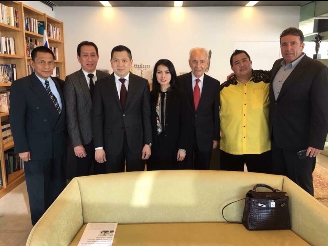 kapan ya aku bisa foto sama PM Israel kaya gini 😢😢