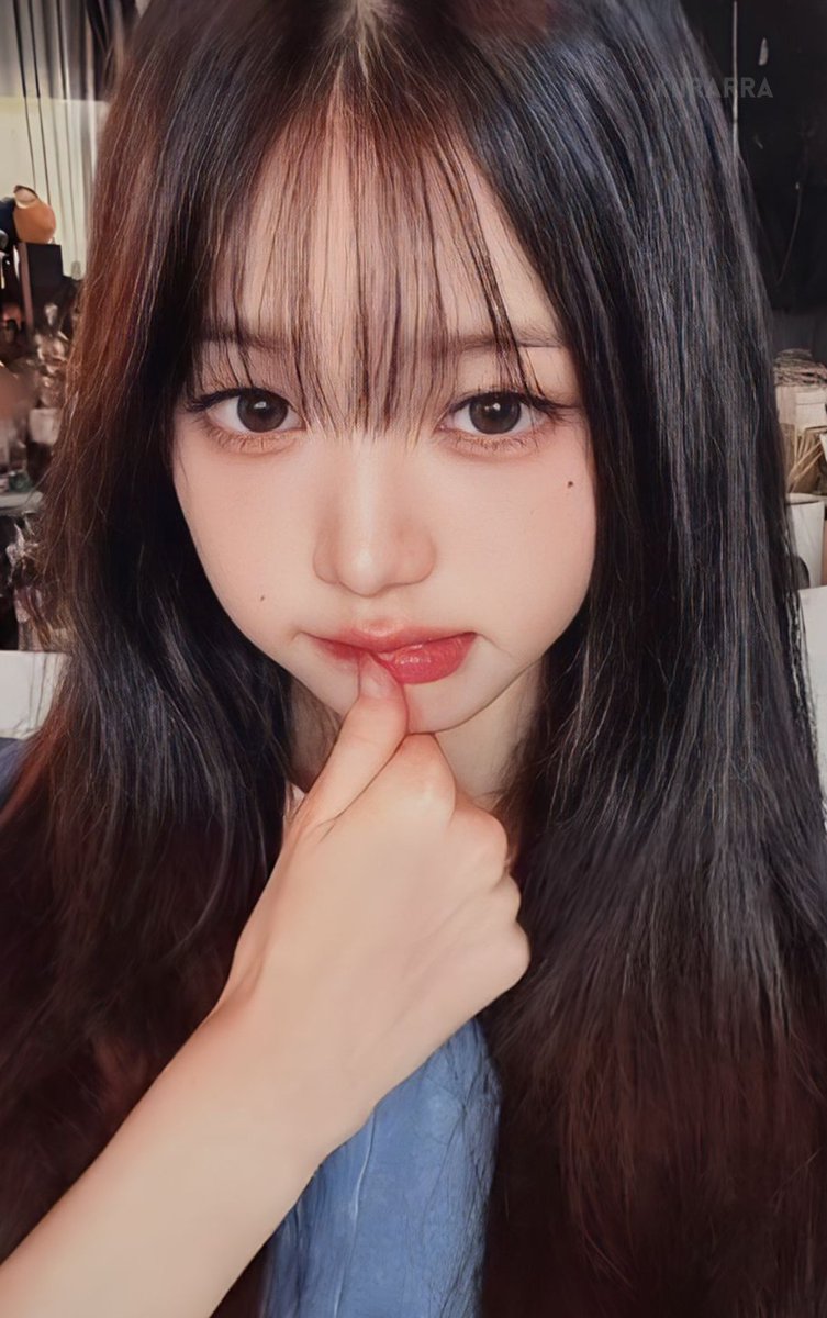KIIRARRA's tweet photo. Ive Mine Photocard Scan
   Apple Music Fan Sign Event Round 1

Yujin Gaeul Rei Wonyoung https://t.co/8fJK4HpwBx