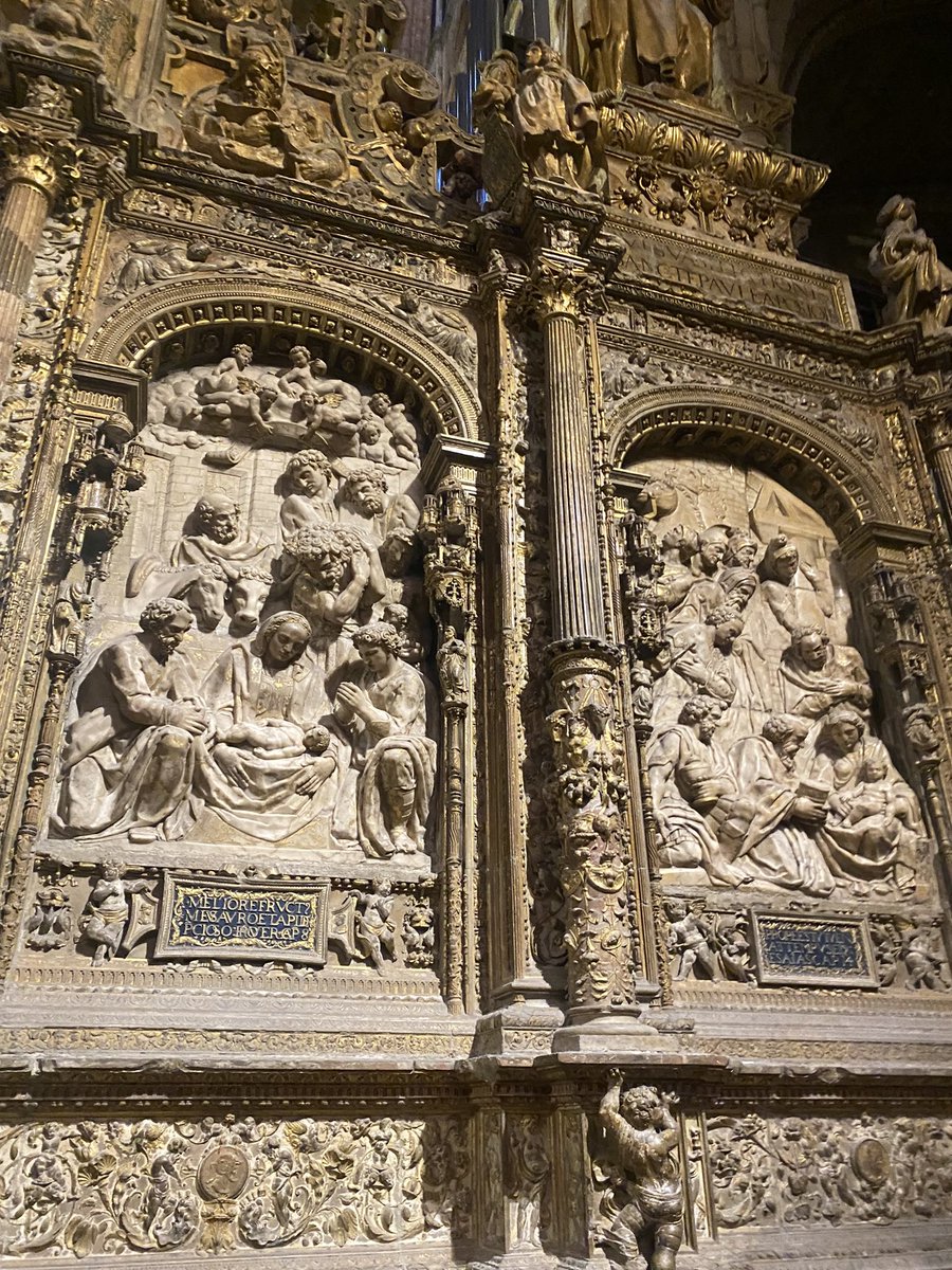 Teremendezusal's tweet photo. En la visita a la Catedral de León observamos varias representaciones religiosas de la vida de Jesucristo talladas en piedra, que mostraban realismo, profundidad, relieve, detalles precisos y una iconografia detallada para dar significado a cada escena. #historiaEUMZA #hcyl https://t.co/Zt3aPvthYz