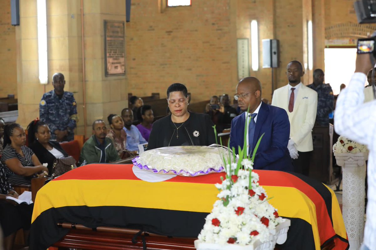 OfficialFUFA's tweet photo. Chief Mourner, the Speaker of the @parliment_ug Rt Hon. @AnitahAmong and her dear husband Hon @MosesMagogo laying a wreath on the coffin of the late FUFA 2nd Vice President the late Darius Mugoye during the church service at Namirembe Cathedral this morning
#RIPDarius https://t.co/ri3Ku81iNa