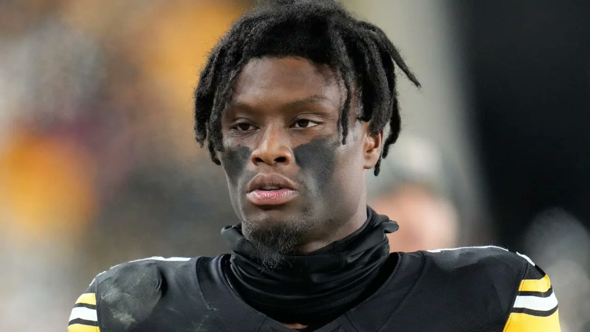 NFL_DovKleiman's tweet photo. #Steelers coach Mike Tomlin was asked about WR George Pickens' recent social media activity which includes posting "Free Me", and unfollowing QB Kenny Pickens, the Steelers team and Tomlin on IG.

Tomlin said: "It is a pebble in my shoe."

https://t.co/lUYhBnZYaW

Full quote: "I know it's a cute story for you guys, but it is a pebble in my shoe, to be quite honest with you, in terms of the things that I have to do in an effort to get this group ready to play this week. Our focus is on the Green Bay Packers and what we're all going to do in this football game, and I can't state it any plainer than that. It's like reality television, the way you guys follow social media and write stories about it."

More here:
https://t.co/lUYhBnZYaW
