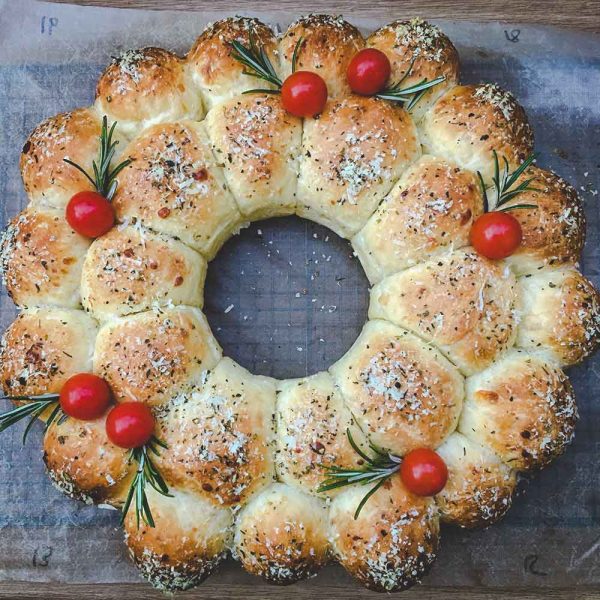 Enjoy a Christmas baking course with the Abergavenny Baker, and relax in our cottages afterwards! bit.ly/3MzLP2P

#Foodie
#GBBO 
#LoveMonmouthshire
#WALES