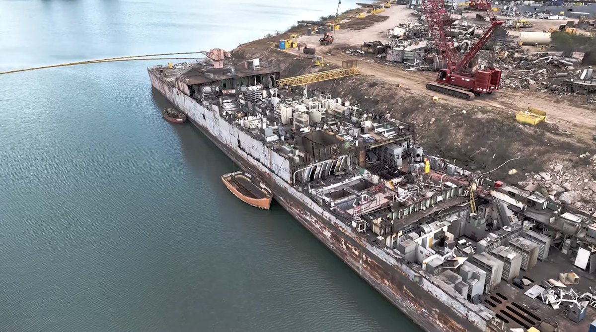 Former USS Yorktown (CG 48) Ticonderoga-class guided missile cruiser in Brownsville, Texas undergoing scrapping - November 6, 2023 #ussyorktown #cg48 

SRC: YT- Michael Farrell