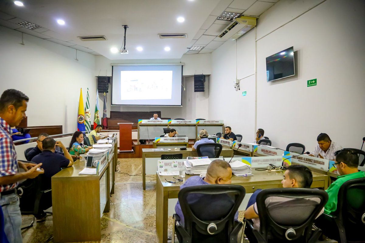 PiedemonteEICM's tweet photo. Presentamos al @Concejo_Villavo nuestros resultados. 37 mil millones gestionados para vivienda , mejoramientos urbanos y rurales y el primer proyecto de renovación urbana de la ciudad, además de la compra de tierra para construir hábitat en el municipio. 

#VillavicencioCambió https://t.co/liWOdHh8tl