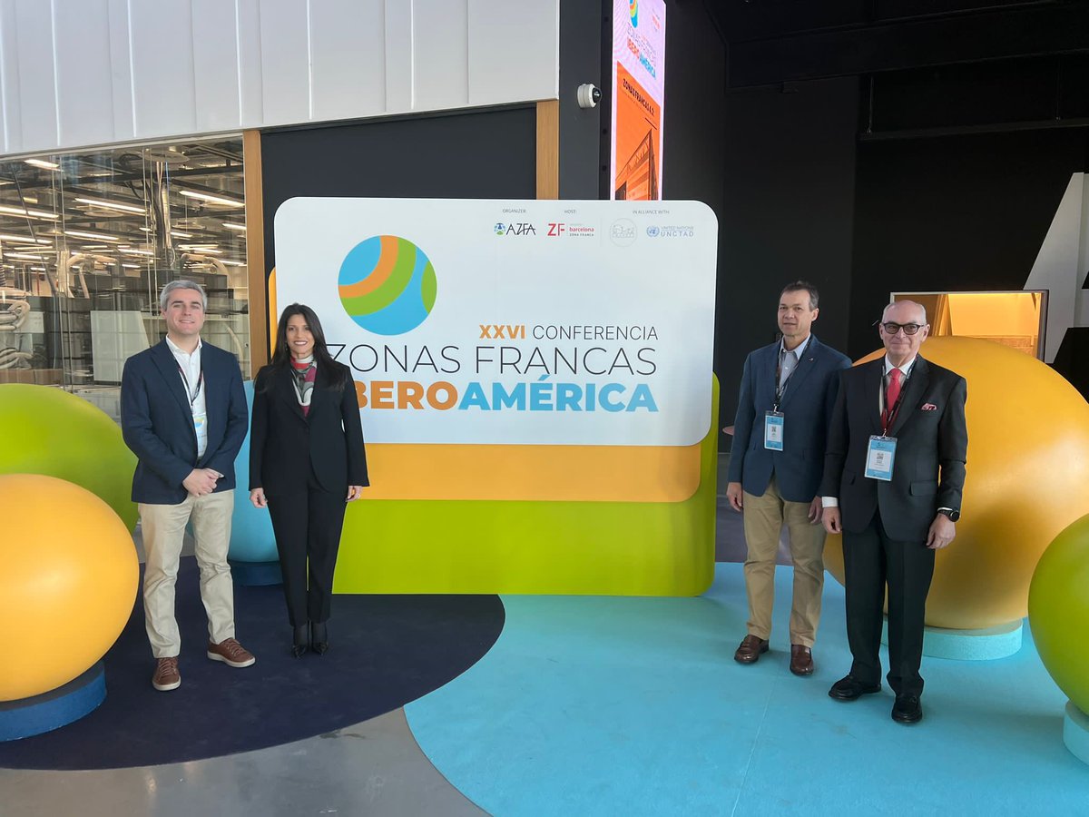 czfuy's tweet photo. La #CZFUY presente en VVXI Conferencia #ZonasFrancas representada por @MartinDovat y @juan_opertti. Las Zonas Francas de Iberoamérica convergen en este evento organizado por #AZFA. Logística 4.0, Sostenibilidad, IA y Talento Humano así como Impuesto Global en los conversatorios. https://t.co/xIhGa9DIlR