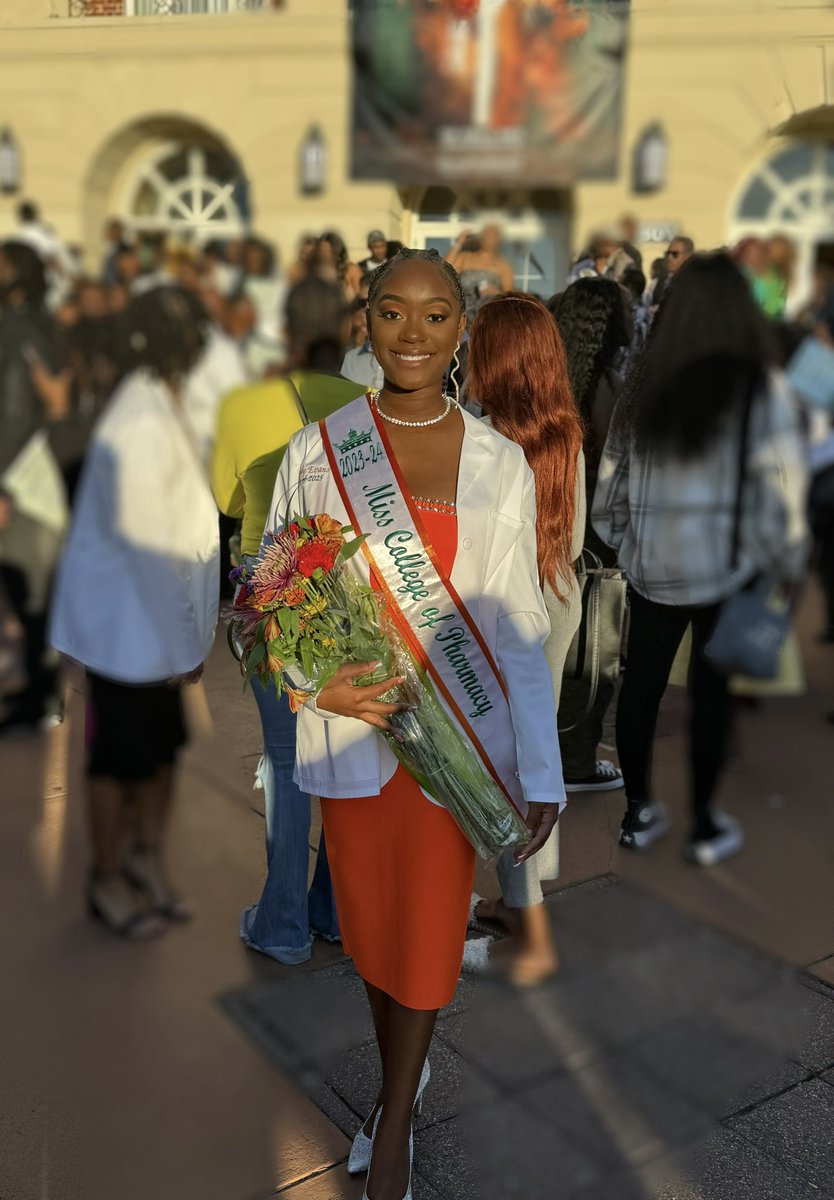 Look at you now, almost done 🥼✨
#BlackGirlWhiteCoat