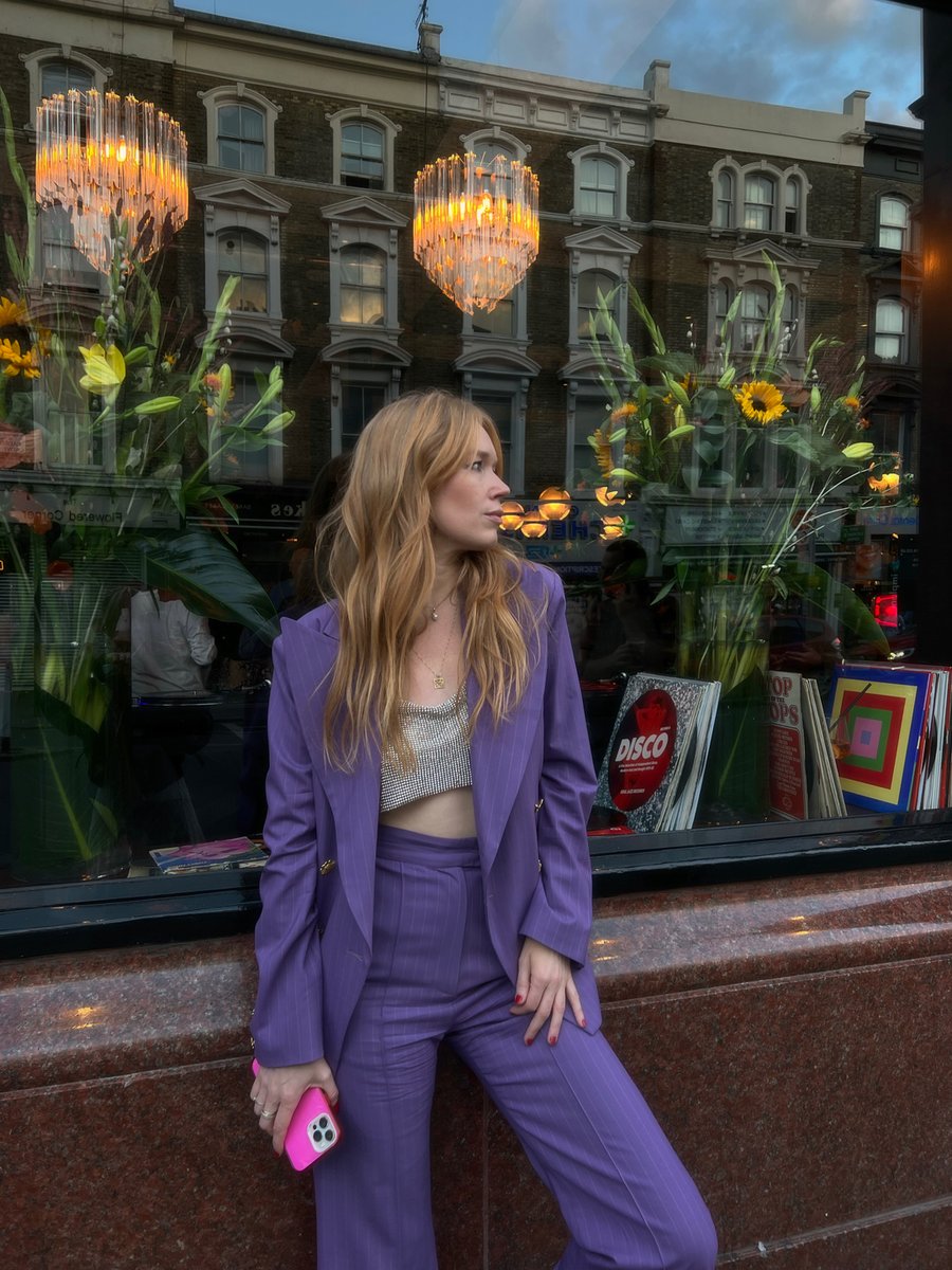 Happy birthday to me 🇩🇰❤️ Another year around the sun. 
Having a day off with my sister in town 🥰