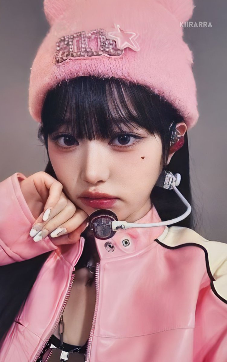 KIIRARRA's tweet photo. Ive Mine Photocard Scan
    Apple Music Fan Sign Event Round 2

Yujin Gaeul Rei Wonyoung https://t.co/KNaR6SBw7H