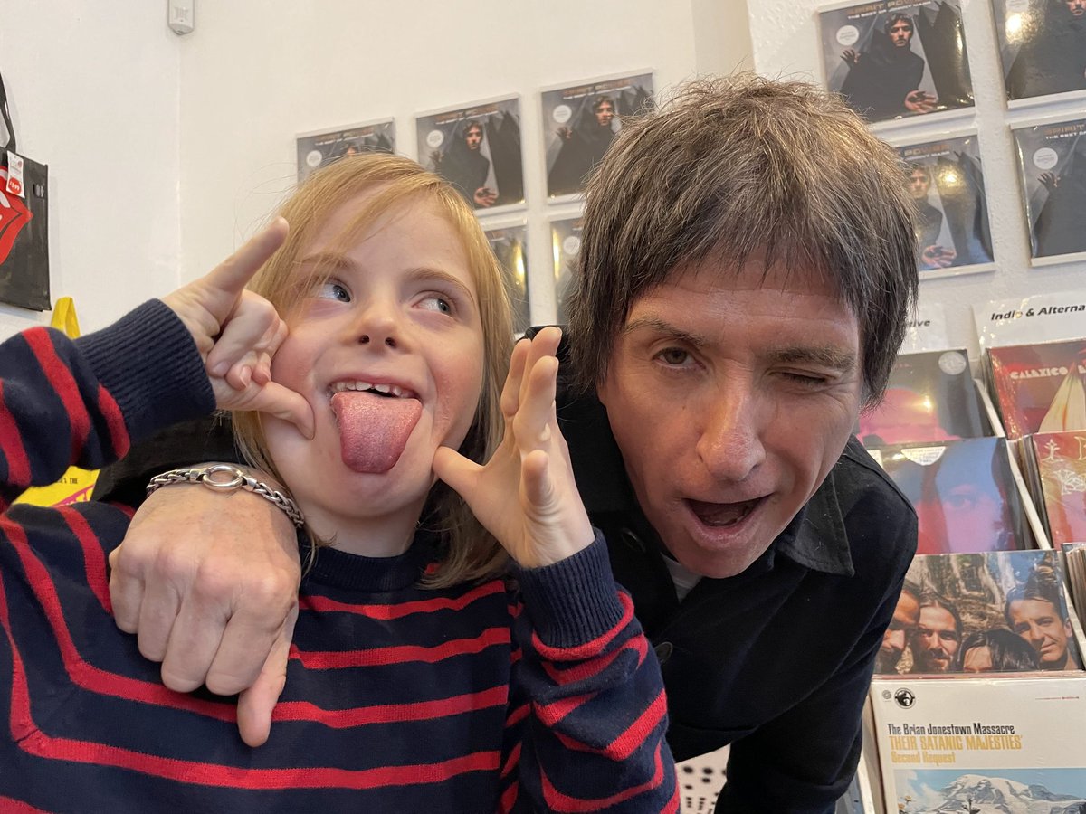 Sudge's tweet photo. When Angus met @Johnny_Marr 💙💙💙

Special Thanks to Gary @assai_edinburgh 

@mackanory https://t.co/ePGq908T81