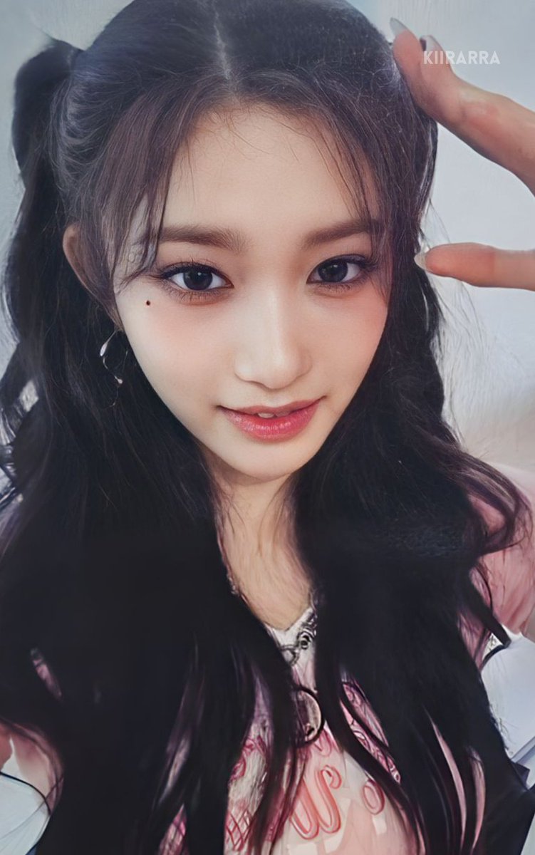 KIIRARRA's tweet photo. Ive Mine Photocard Scan
    Apple Music Fan Sign Event Round 2

Liz Leeseo https://t.co/T2OmG7Gd1q