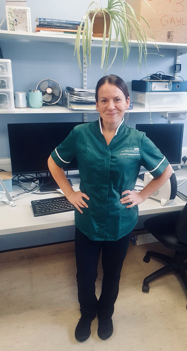 SamE_NHS's tweet image. Finally let go of my ED scrubs and embraced the green #TeamED