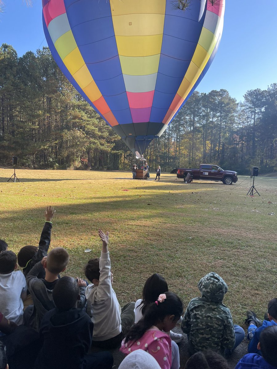 Such a great day at Lewis Elementary!! We had a hot air balloon come to talk all about the science of how they fly!! We also drew some hot air balloons and designed our own special shapes 😊#lewislionsart #cobbartrocks