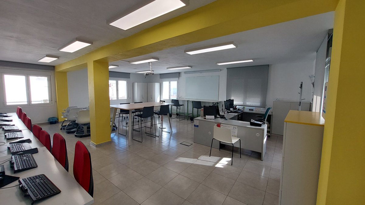 VuelaAlozaina's tweet photo. #ALOZAINA MODERNIZA Y RENUEVA SU CENTRO #GUADALINFO 🚧💻🖥️
Ya somos Punto @VuelaGuadalinfo , lo que supone una transformación para actualizarse y seguir potenciando el aprendizaje digital de la ciudadanía andaluza a través de más y mejores recursos tecnológicos. @aytoalozaina https://t.co/ky4ZcKxVGD
