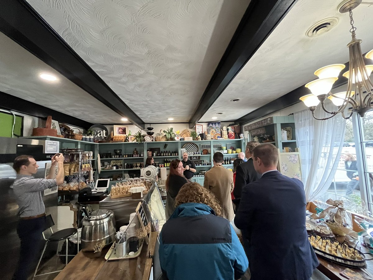 .@RochesterChambr CEO @BobDuffyROC & community leaders are at @Farmhouse_Table in Irondequoit for their official ribbon cutting! From a small stand at a local farmers’ market to more than 30 employees catering over 400 events annually, Mike, Sarah, & their team set the bar high!