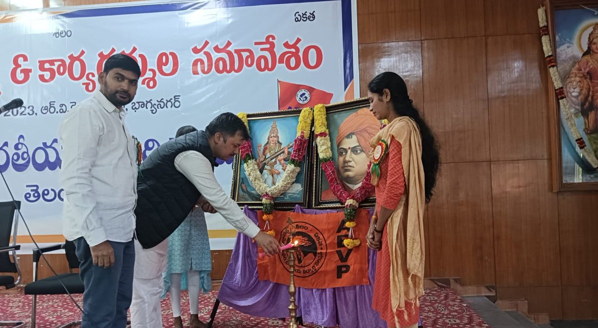 ABVPTelangana's tweet photo. Glimpses of the 'College Unit President &amp; Secretary Meeting' held in the presence of National Organising Secy of ABVP Shri @AshishSainram in Bhagyanagar. National Joint Org.Secy Shri S. Balakrishna and All India Incharge of @RKMIndiaorg Shri @NiranjanJpnr were also present. https://t.co/bvcrmHLzVJ