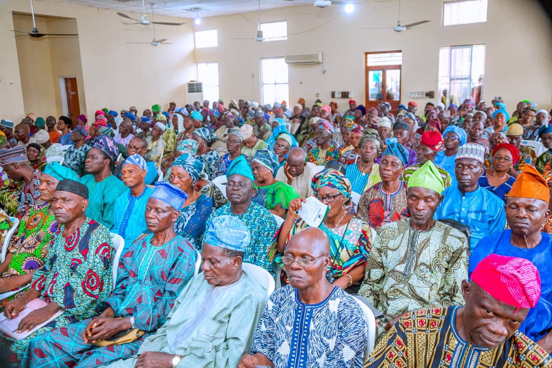 AAdeleke_01's tweet photo. Earlier today, I was delighted to Flag off the registration of ALL Osun State Pensioners into the Osun State Health Insurance Scheme. Indeed a passionate moment for me to fulfill one of the important campaign promises I made during the #OsunDecides2022. https://t.co/loy85xRUHo