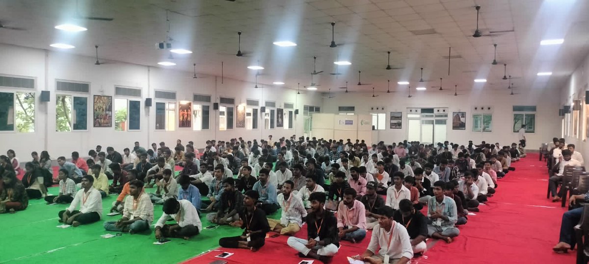 ABVPTelangana's tweet photo. Glimpses of the 'College Unit President &amp; Secretary Meeting' held in the presence of National Organising Secy of ABVP Shri @AshishSainram in Bhagyanagar. National Joint Org.Secy Shri S. Balakrishna and All India Incharge of @RKMIndiaorg Shri @NiranjanJpnr were also present. https://t.co/bvcrmHLzVJ