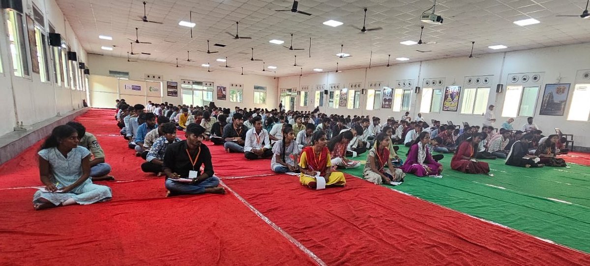 ABVPTelangana's tweet photo. Glimpses of the 'College Unit President &amp; Secretary Meeting' held in the presence of National Organising Secy of ABVP Shri @AshishSainram in Bhagyanagar. National Joint Org.Secy Shri S. Balakrishna and All India Incharge of @RKMIndiaorg Shri @NiranjanJpnr were also present. https://t.co/bvcrmHLzVJ