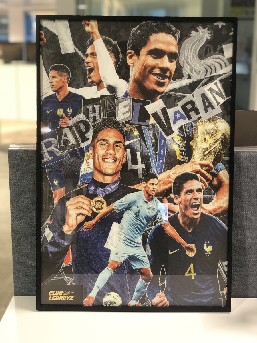 lequipedusoir's tweet image. 🎁 CADEAU 🎁

On vous offre un cadre collector de Raphaël Varane 🤩

🍀 RT + FOLLOW @lequipedusoir pour tenter de remporter cette affiche !
#EDS

Pour tout savoir sur la collection Raphaël Varane : clublegacyz.com
