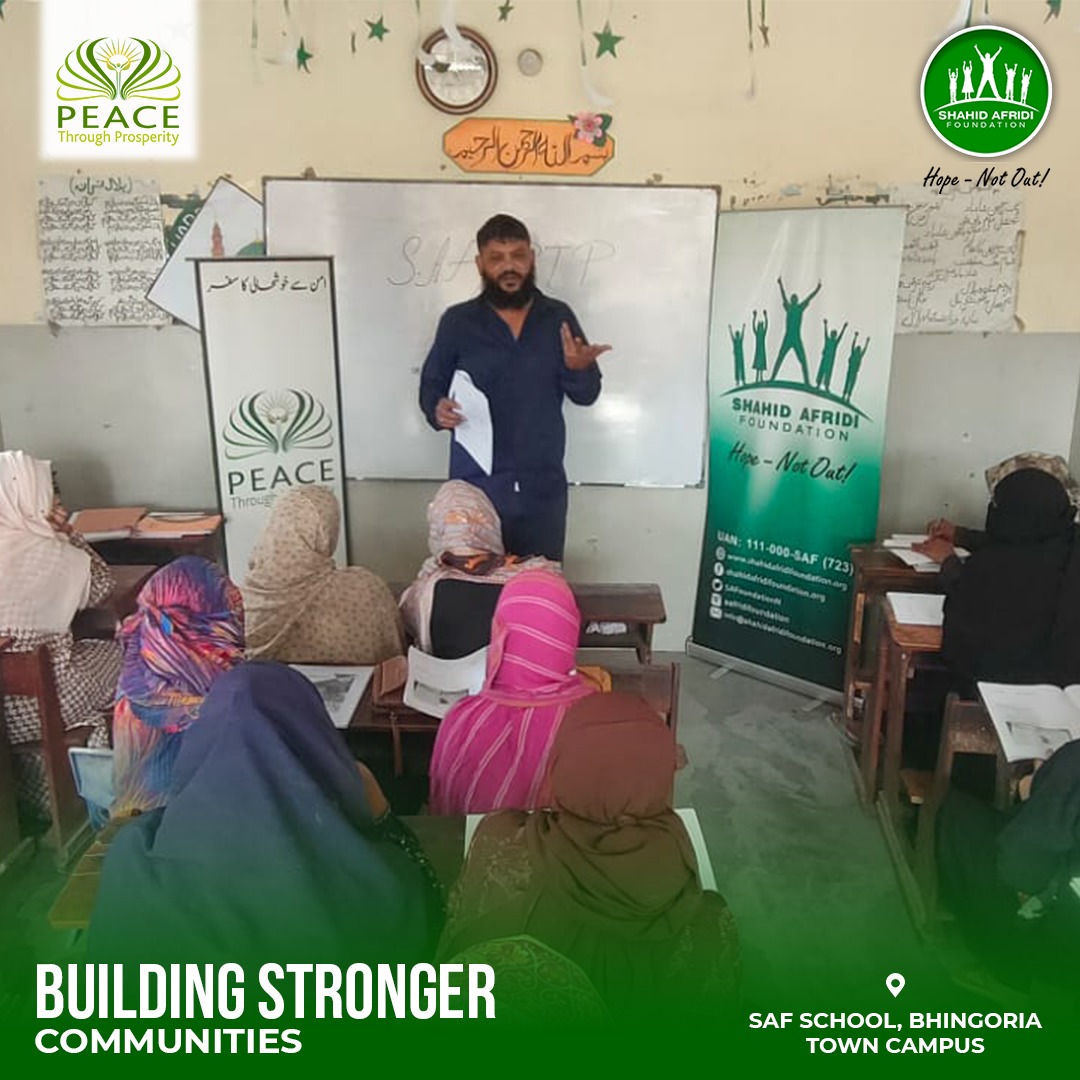 SAFoundationN's tweet image. We successfully conducted a #MiniMBA Program at #SAFschool Bhingoria Town campus with the parents of students in the community in association with @BringPTP. Our goal is to impart business advice along with marketing techniques on how they can start small businesses and market