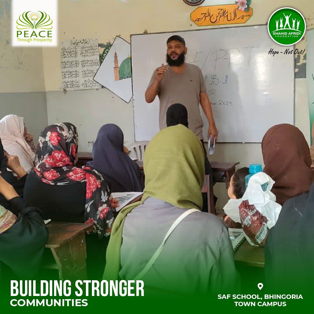 SAFoundationN's tweet image. We successfully conducted a #MiniMBA Program at #SAFschool Bhingoria Town campus with the parents of students in the community in association with @BringPTP. Our goal is to impart business advice along with marketing techniques on how they can start small businesses and market