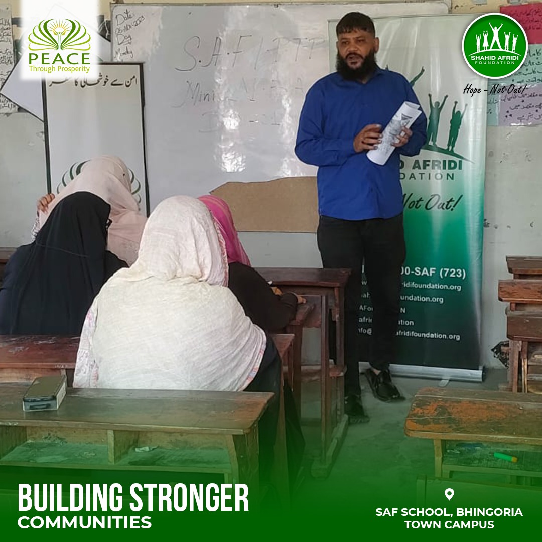 SAFoundationN's tweet image. We successfully conducted a #MiniMBA Program at #SAFschool Bhingoria Town campus with the parents of students in the community in association with @BringPTP. Our goal is to impart business advice along with marketing techniques on how they can start small businesses and market