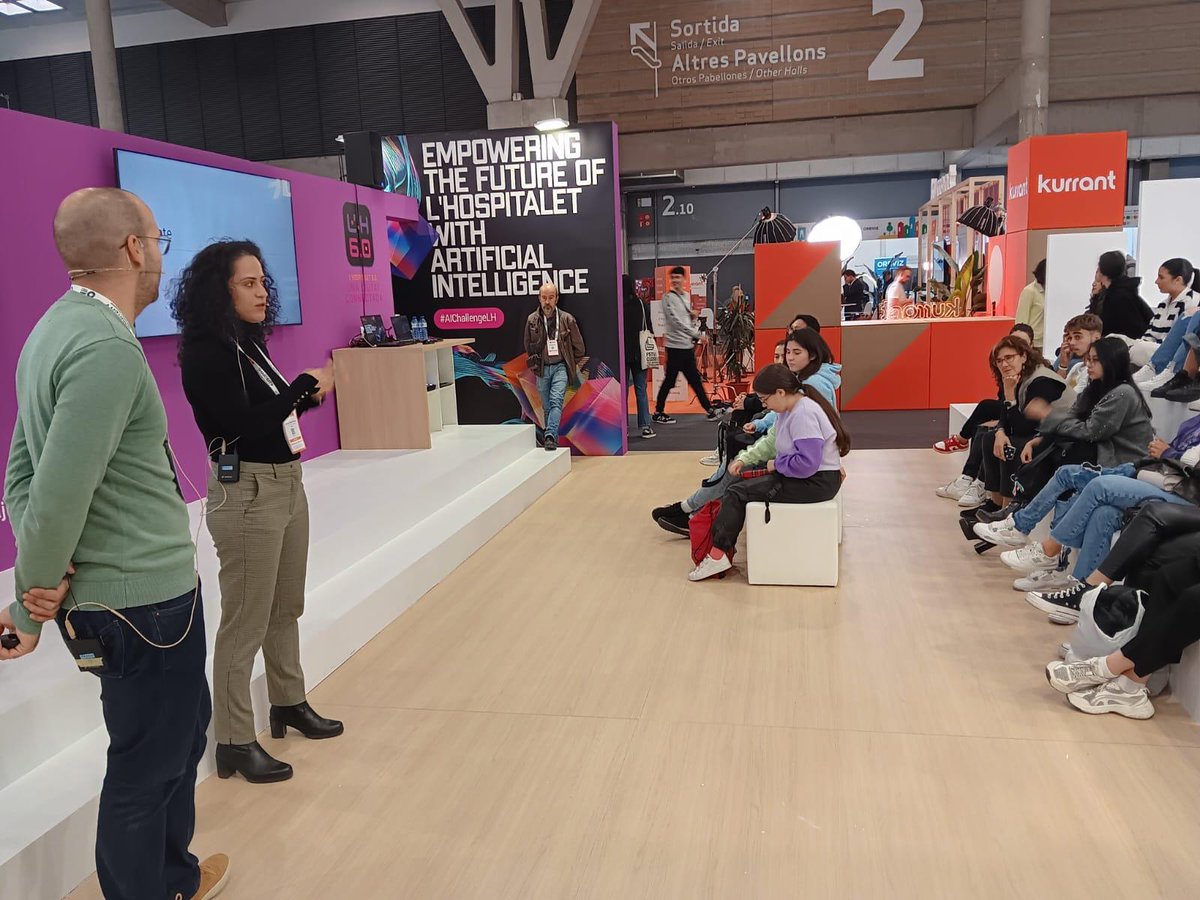 LHEDUCACIO's tweet photo. Alumnes de l'Institut Provençana participen aquesta tarda a #SCEW23 en una taula rodona sobre les professions emergents en el context de la IA amb Sergi Nadal, professor de la @la_UPC expert en gestió i anàlisi de dades, i Rosa Delia García, de l’empresa @SadakoTech.
#SCEWC23 https://t.co/2vZPraS4xm