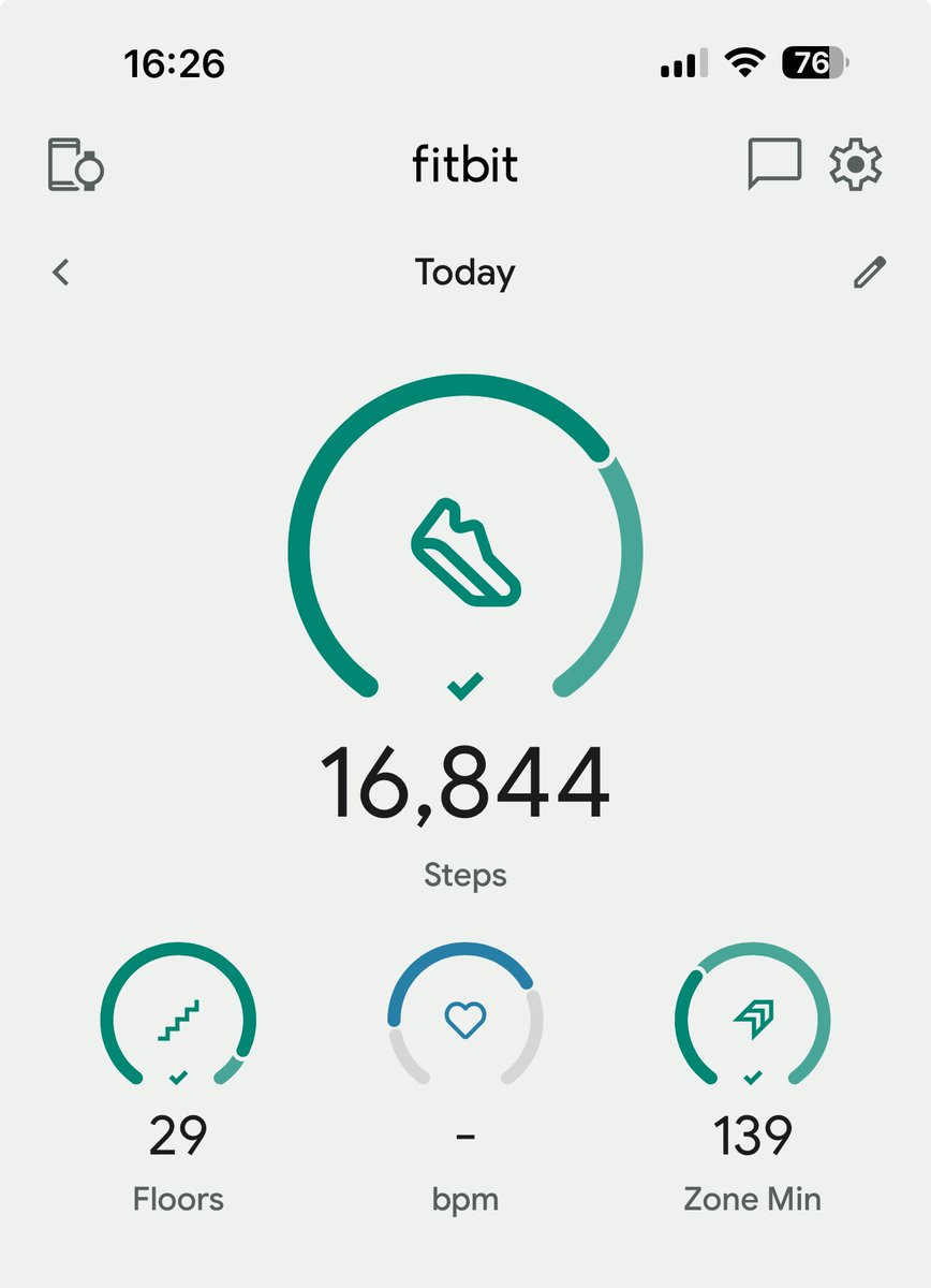 Hydernator's tweet photo. @FitbitSupport since this morning the Fitbit app isn’t displaying my BPM? Any idea why? https://t.co/TiR2RqBfSs