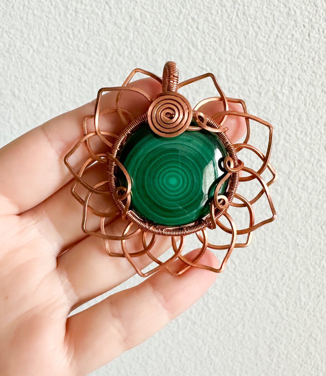 this malachite is easily the most magnificent stone I’ve ever wrapped 💚🌻 available Nov. 10th at 8pm eastern time