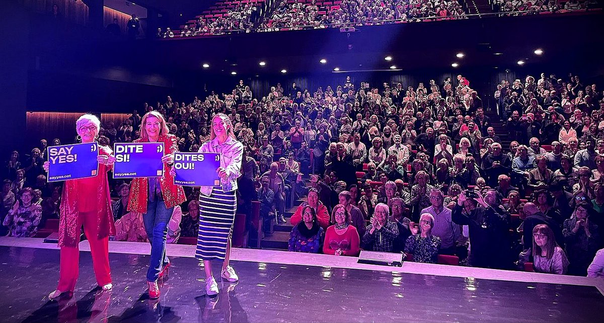 Plataforma per la Llengua 📢 (@llenguacat) on Twitter photo Gràcies, Emma Vilarasau, @MontPlans i <a href="/julsjulietjota/">Júlia Bonjoch 🌍☮️</a> pel vostre suport… i molta merda amb les funcions de ‘Lali Symon’! 😉
Gaudim de la cultura en català i donem suport a l’oficialitat a sayyes.cat! #SayYes 🇪🇺 Gràcies, Emma Vilarasau, @MontPlans i <a href="/julsjulietjota/">Júlia Bonjoch 🌍☮️</a> pel vostre suport… i molta merda amb les funcions de ‘Lali Symon’! 😉
Gaudim de la cultura en català i donem suport a l’oficialitat a sayyes.cat! #SayYes 🇪🇺