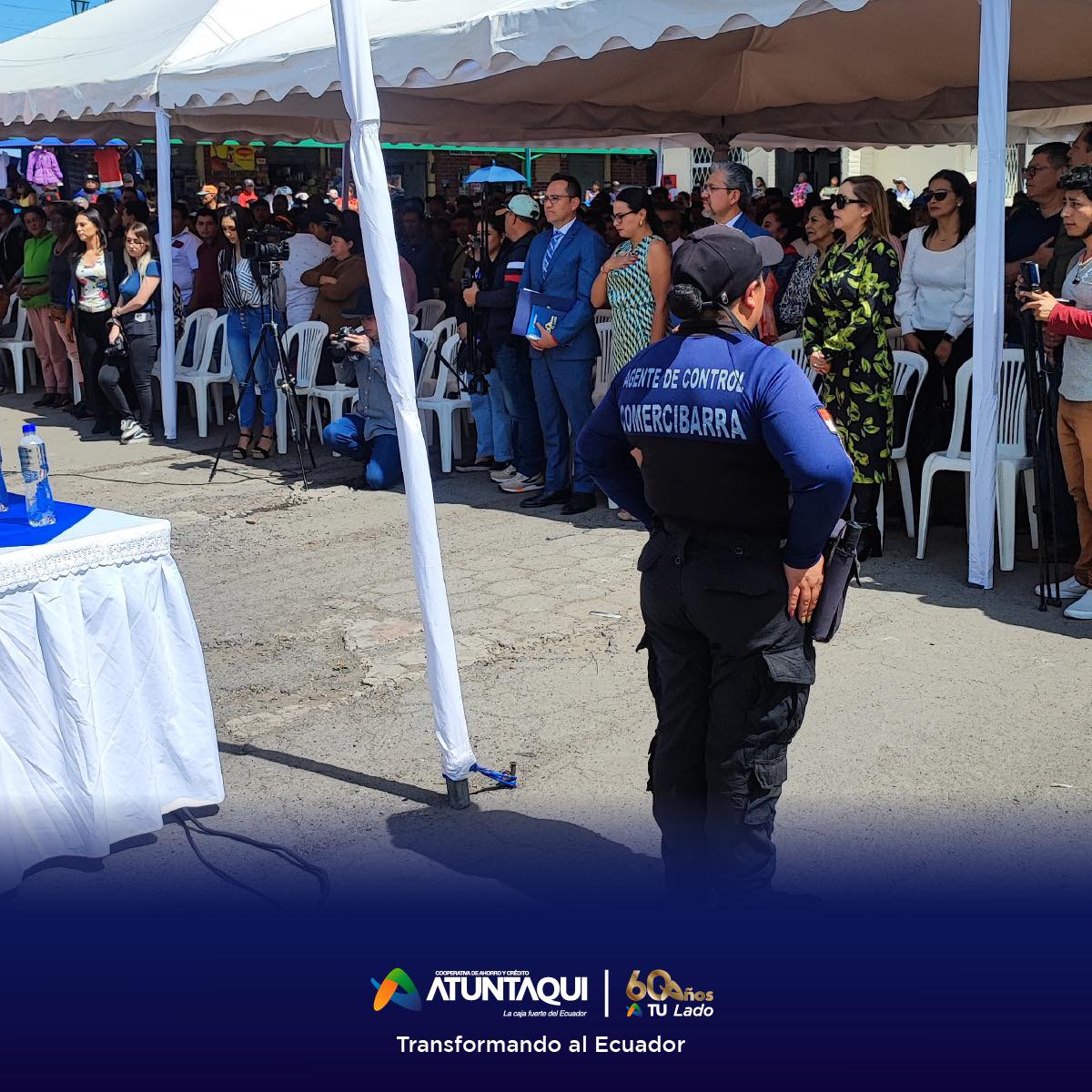 CoopAtuntaqui's tweet photo. #𝘼𝙏𝙐 #𝙀𝙙𝙪𝙘𝙖𝙘𝙞𝙤́𝙣
#07DeNoviembre El Ing. Alejandro Pazmiño Gerente General de #LaCajaFuerteDelEcuador, Comercibarra y el alcalde de #Ibarra #AlvaroCastillo, firmaron un convenio para capacitación gratuita en #EducaciónFinanciera a los comerciantes del Mercado Mayorista https://t.co/BpvbhoMzhS