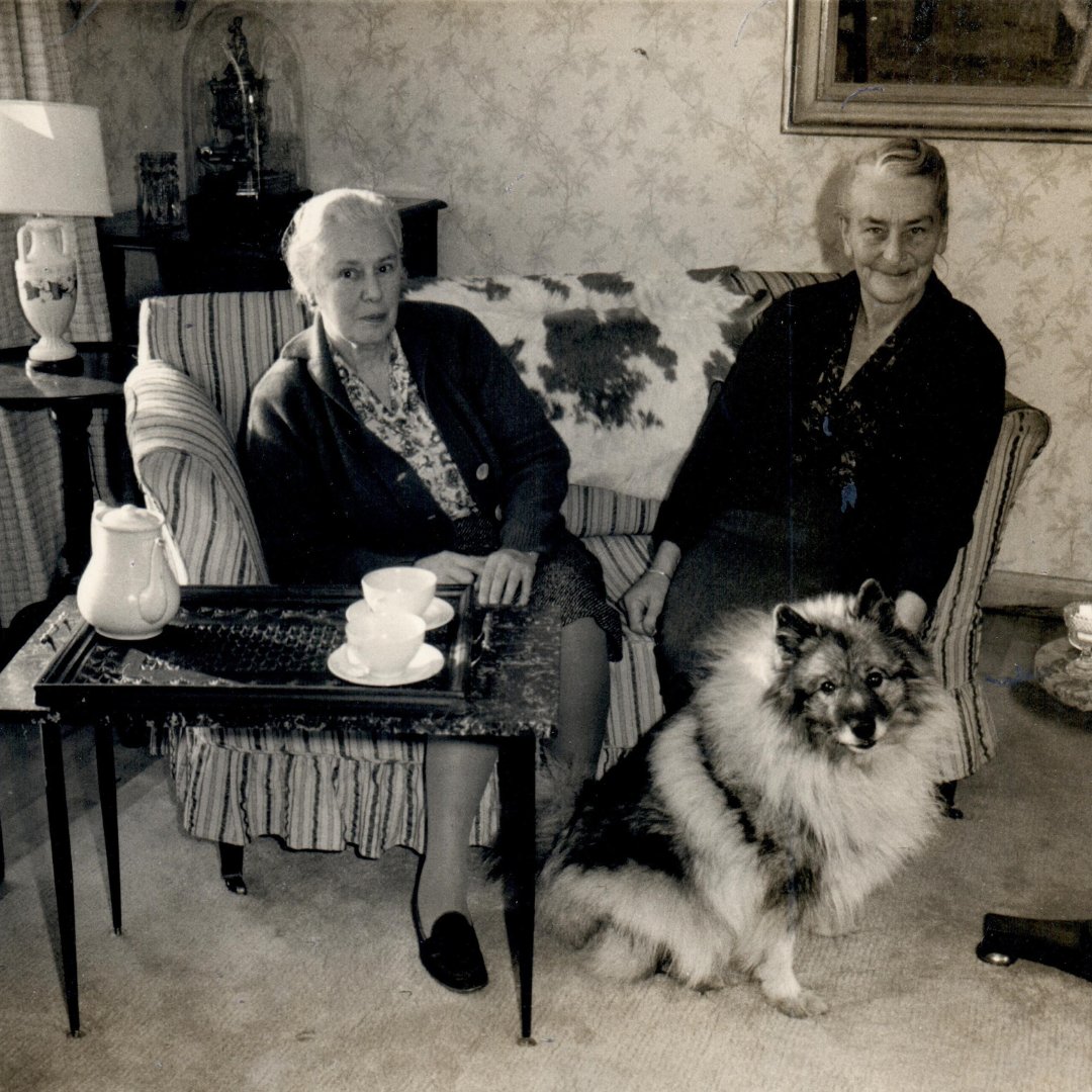 museumartcraft's tweet photo. Join Jane Traies, part of the #DoubleWeave curatorial team for an enlightening talk on the incredible lives of Hilary Bourne and Barbara Allen.
Thurs 16 Nov | £17 | 6pm
Tickets include museum entry and a glass of wine. Pre-booking strongly advised!
https://t.co/nCW16MSf2Z https://t.co/WSgHNHRpII