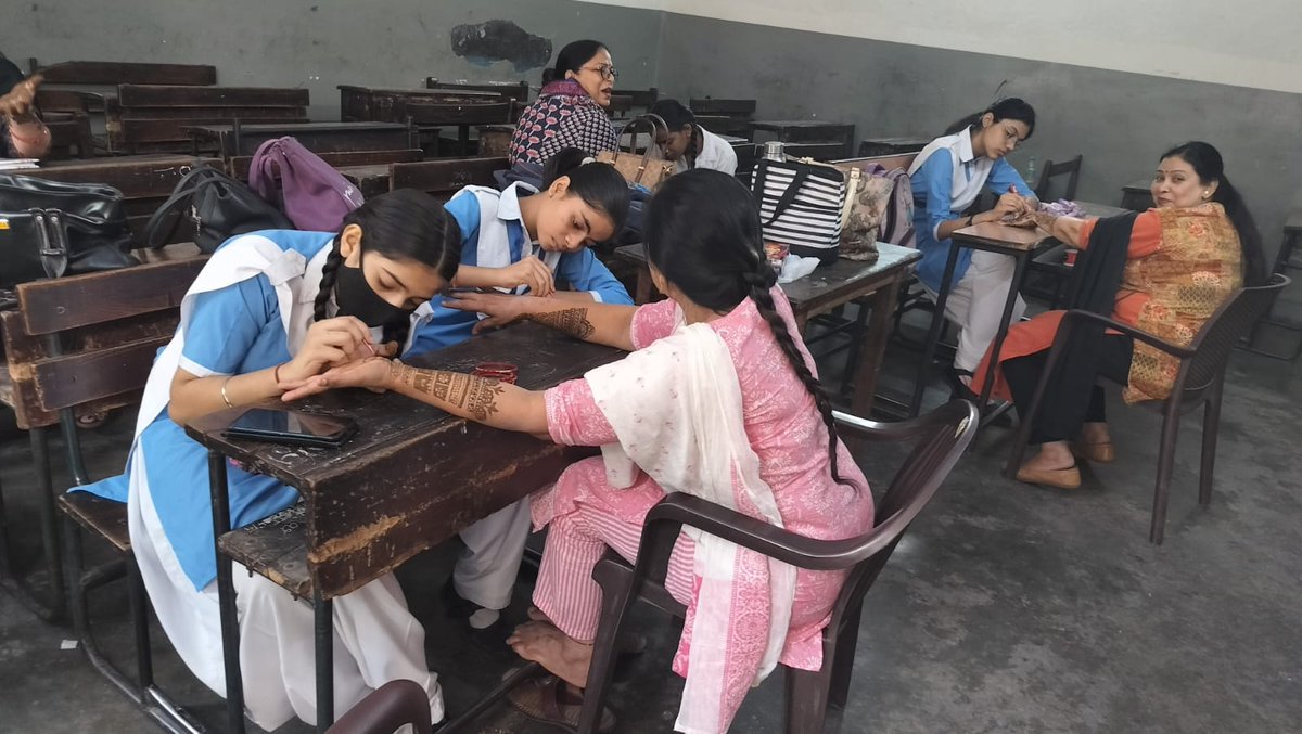 kusumla88206781's tweet image. #Mehndi
#Designlearning
@Dir_Education