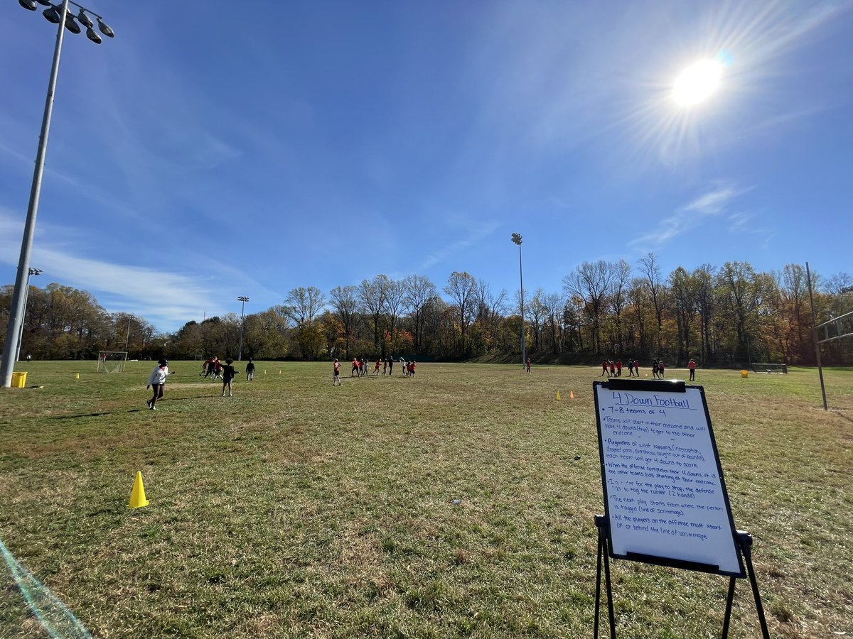 Sunny days in November are perfect for Football! #aacpsawesome #peforlife <a href="/CroftonMSAACPS/">CroftonMSAACPS</a>