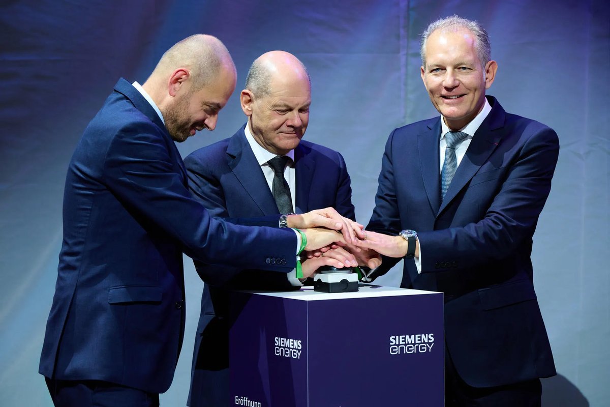 airliquidegroup's tweet photo. The first #gigafactory for the #production of PEM #electrolyzers in Europe is now in operation!🙌

👉 https://t.co/ATU7ZvBI2z https://t.co/oPlRvtJ0CE