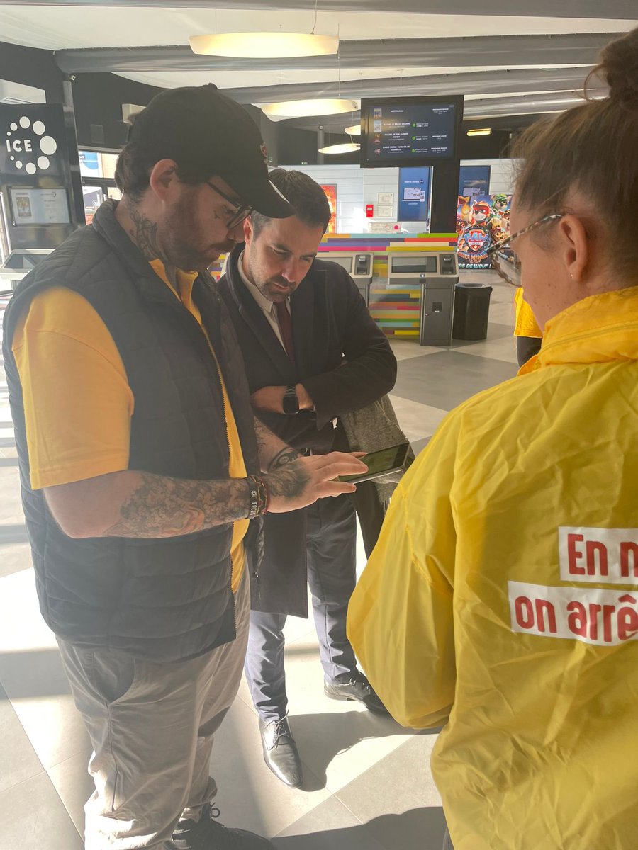 trranber's tweet photo. #moisanstabac mobilisation aujourd’hui à Bourges pour promouvoir ce défi pour arrêter le tabac avec la @cpam @ApleatAcep et @SantePubliqueFr . Dans la région Cvl ce sont plus de 3300 personnes qui relèvent le défi cette année !💪 https://t.co/TnRq41U8hq
