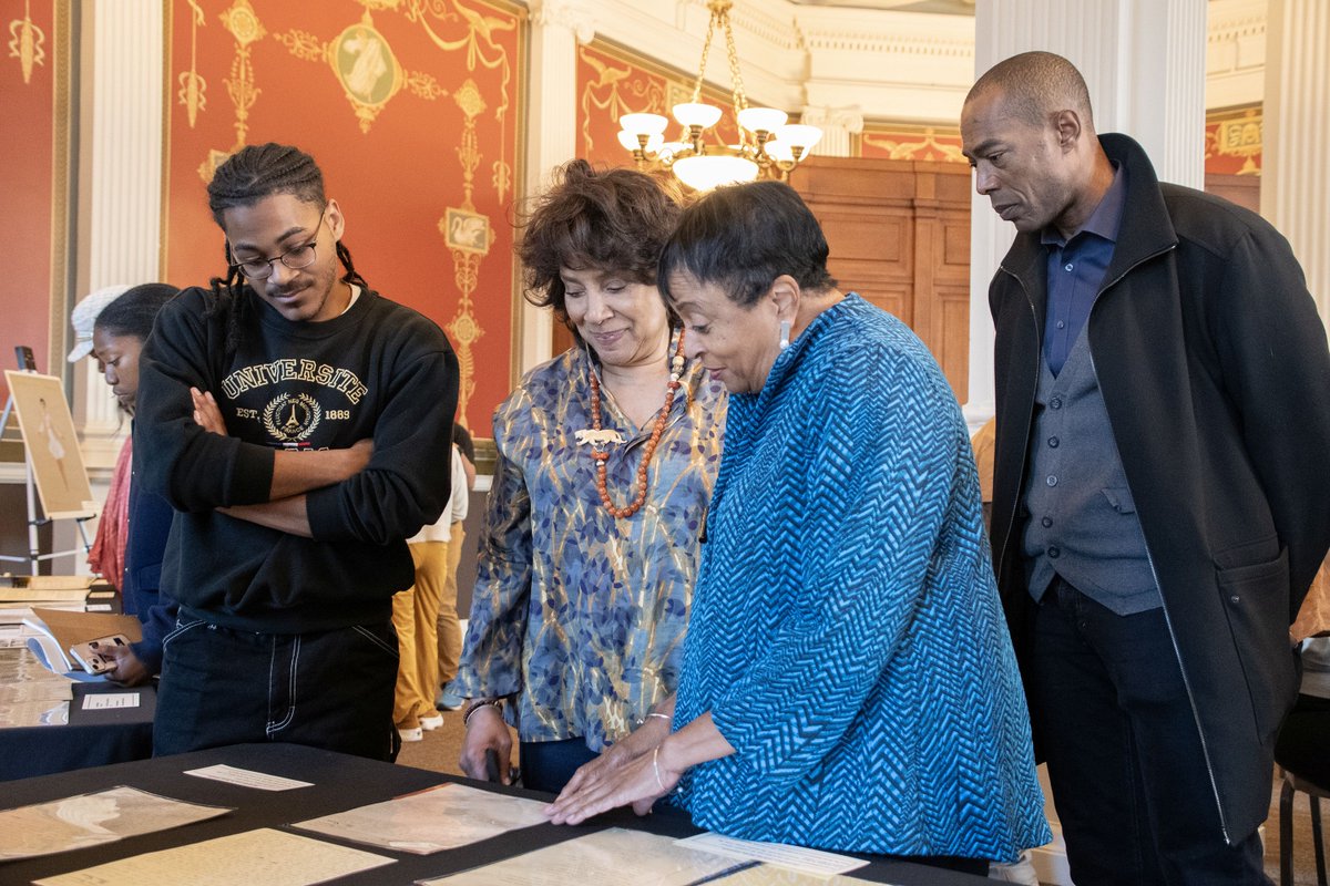 LibnOfCongress's tweet photo. It was wonderful to welcome @HowardU musical theater students led by Tony Award winner, TV legend, and Dean of the College of Fine Arts - Phylicia Rashad.
The students and faculty marveled at the @librarycongress performing arts treasures incl Bernstein, Hammerstein and Joplin. https://t.co/10fosUNXgm
